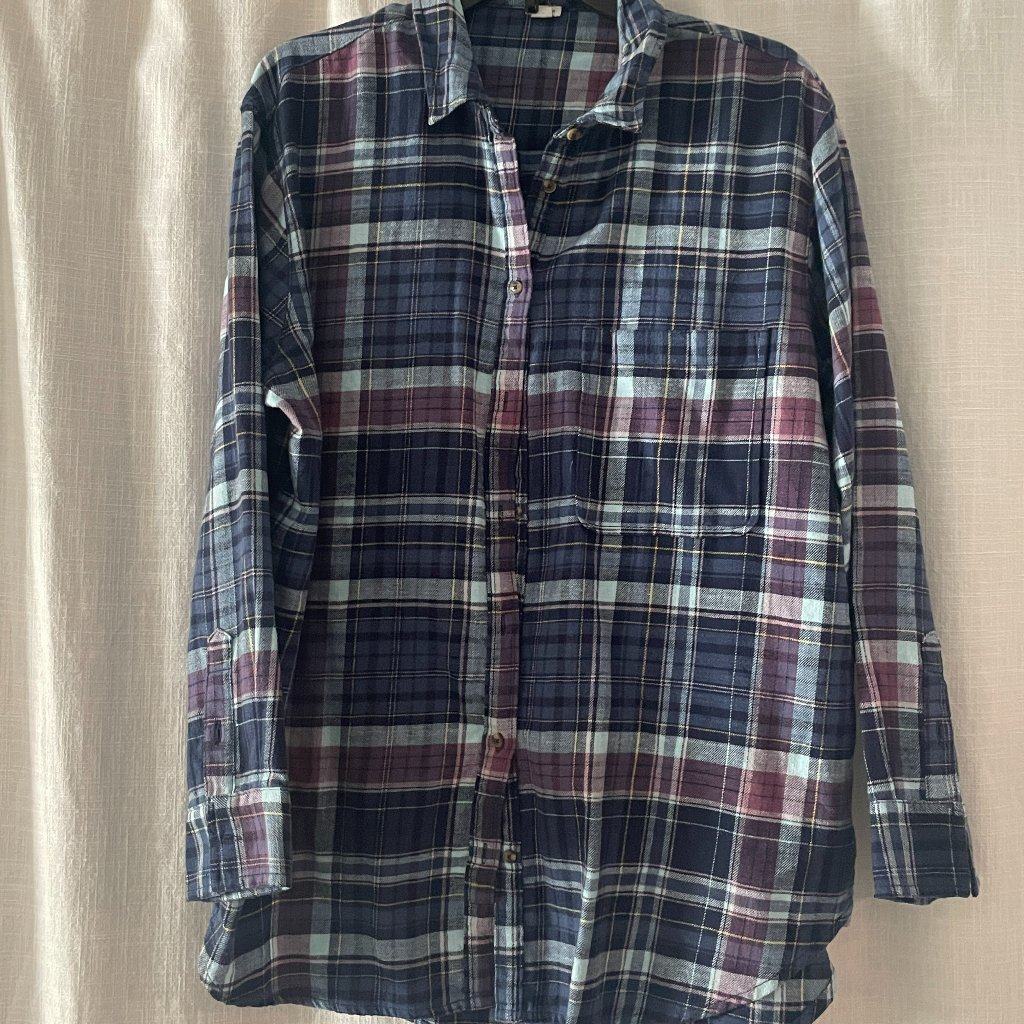 Old Navy Long Sleeve Button Down (Size M)